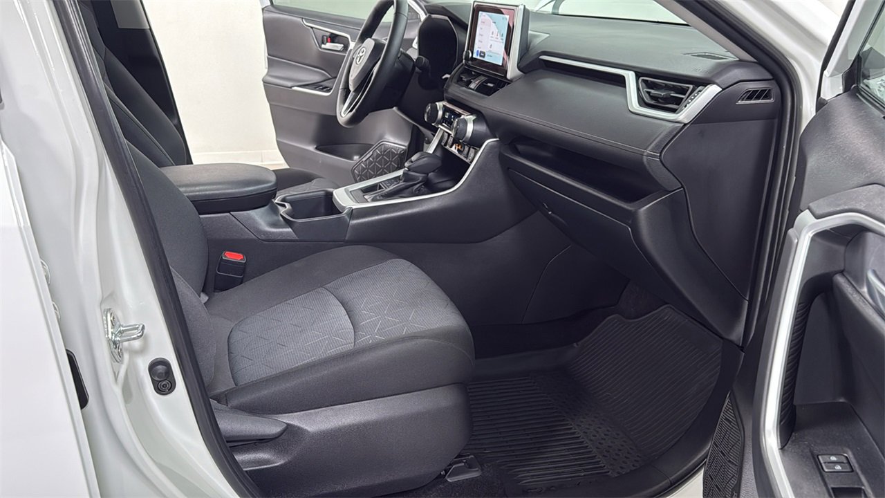 Used 2025 Toyota RAV4 XLE w/ Convenience Package image 18