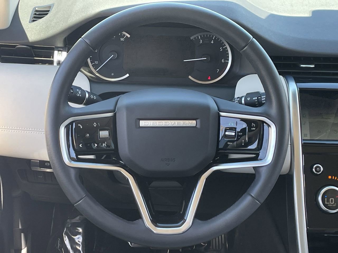 Used 2023 Land Rover Discovery Sport SE image 21