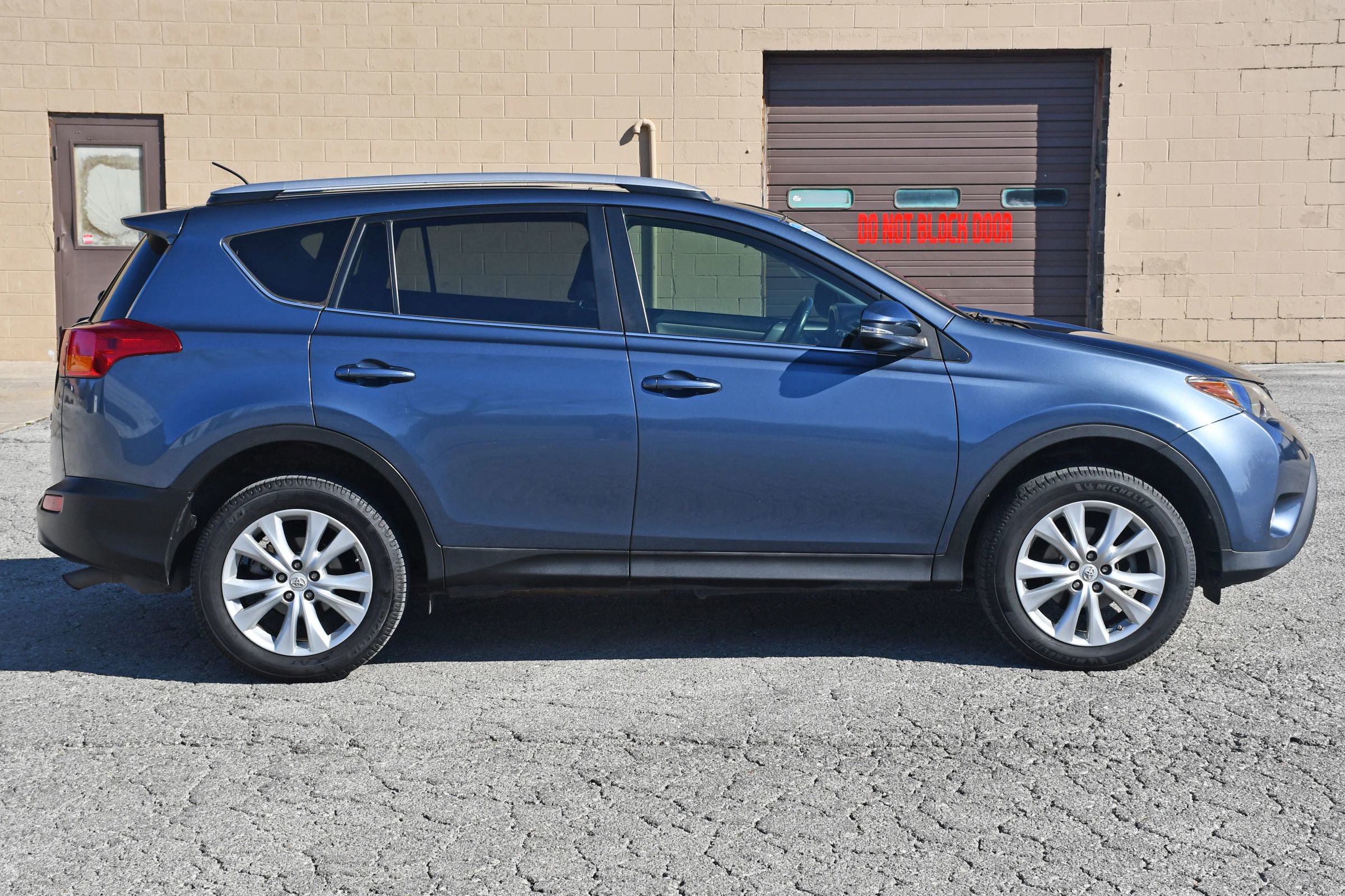 Used 2014 Toyota RAV4 Limited w/ Technology Package image 5