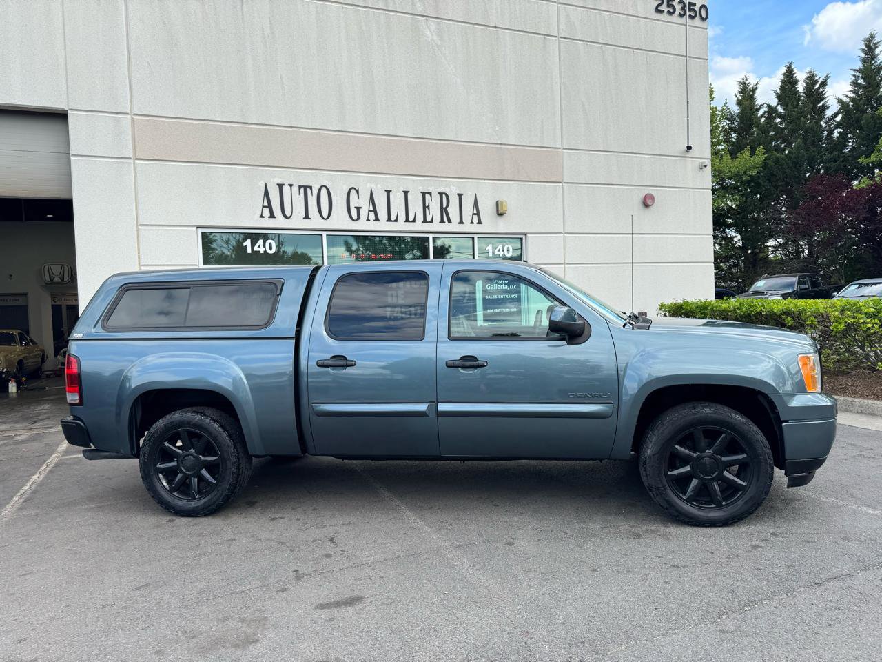 Used 2011 GMC Sierra 1500 Denali AWD/4WD image 3