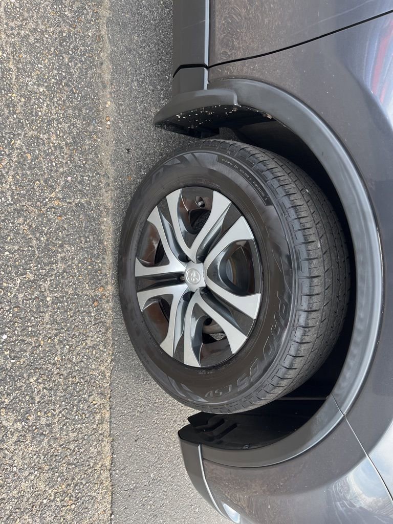 Used 2016 Toyota RAV4 LE image 28