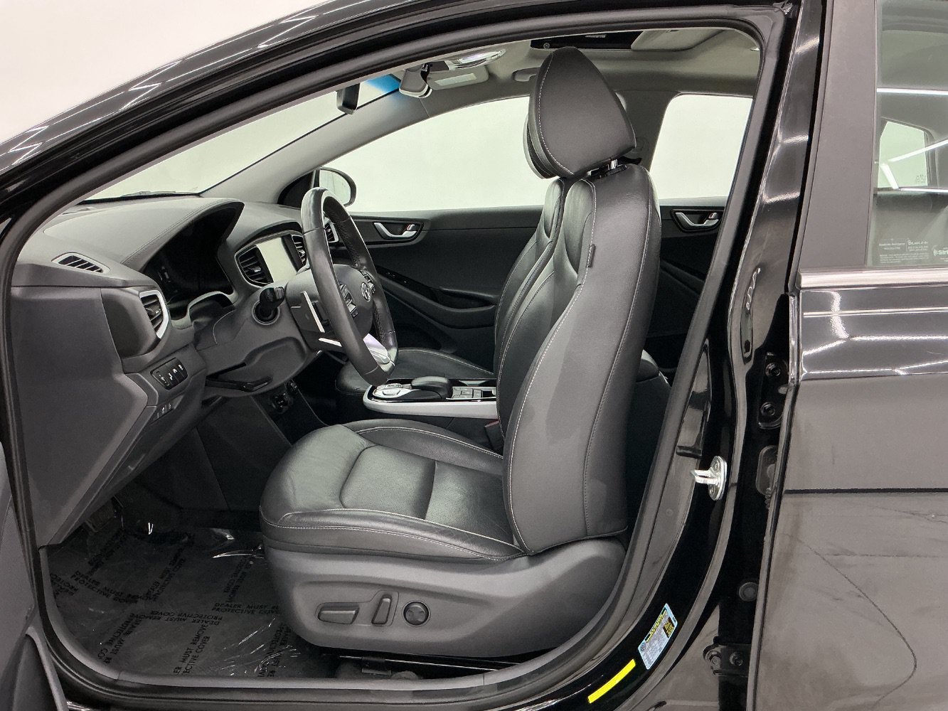 Used 2019 Hyundai Ioniq Limited FWD image 14