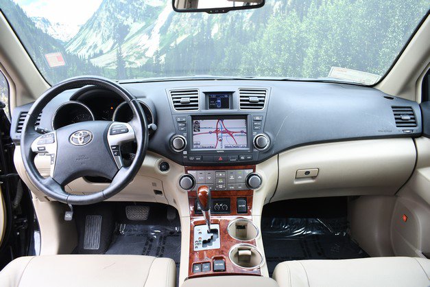 Used 2012 Toyota Highlander Limited w/ Tow Pkg AWD/4WD image 18