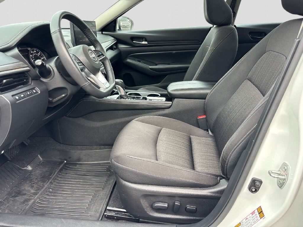 Used 2024 Nissan Altima 2.5 SV w/ SV Premium Package AWD/4WD image 10