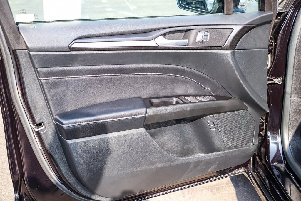 Used 2019 Ford Fusion Energi Titanium FWD image 27