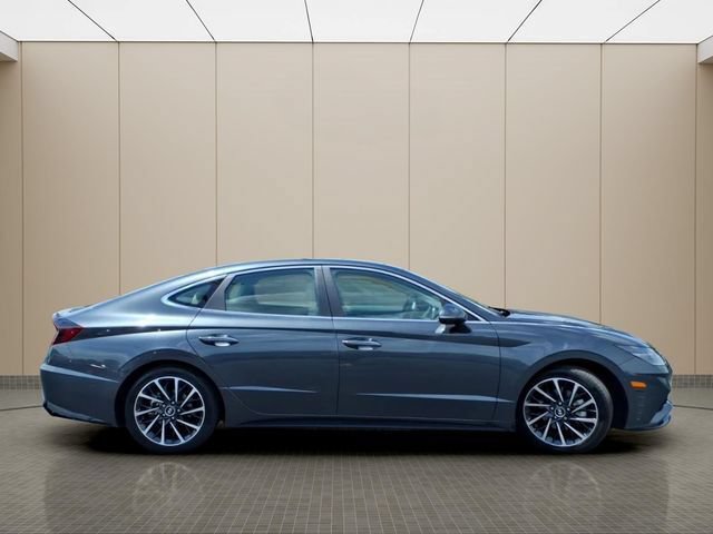 Used 2022 Hyundai Sonata Limited w/ Winter Weather Package FWD image 5