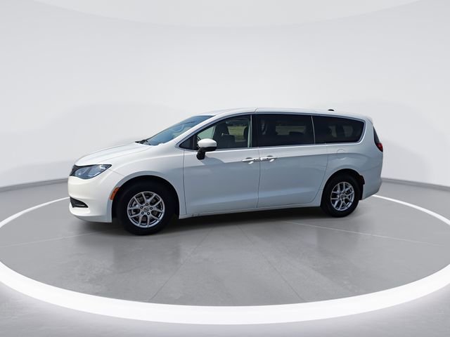 Used 2023 Chrysler Voyager LX FWD image 5