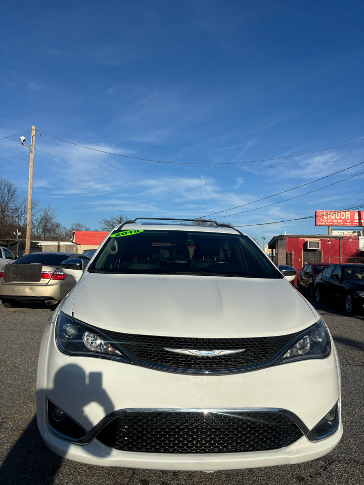 Used 2018 Chrysler Pacifica Limited image 9