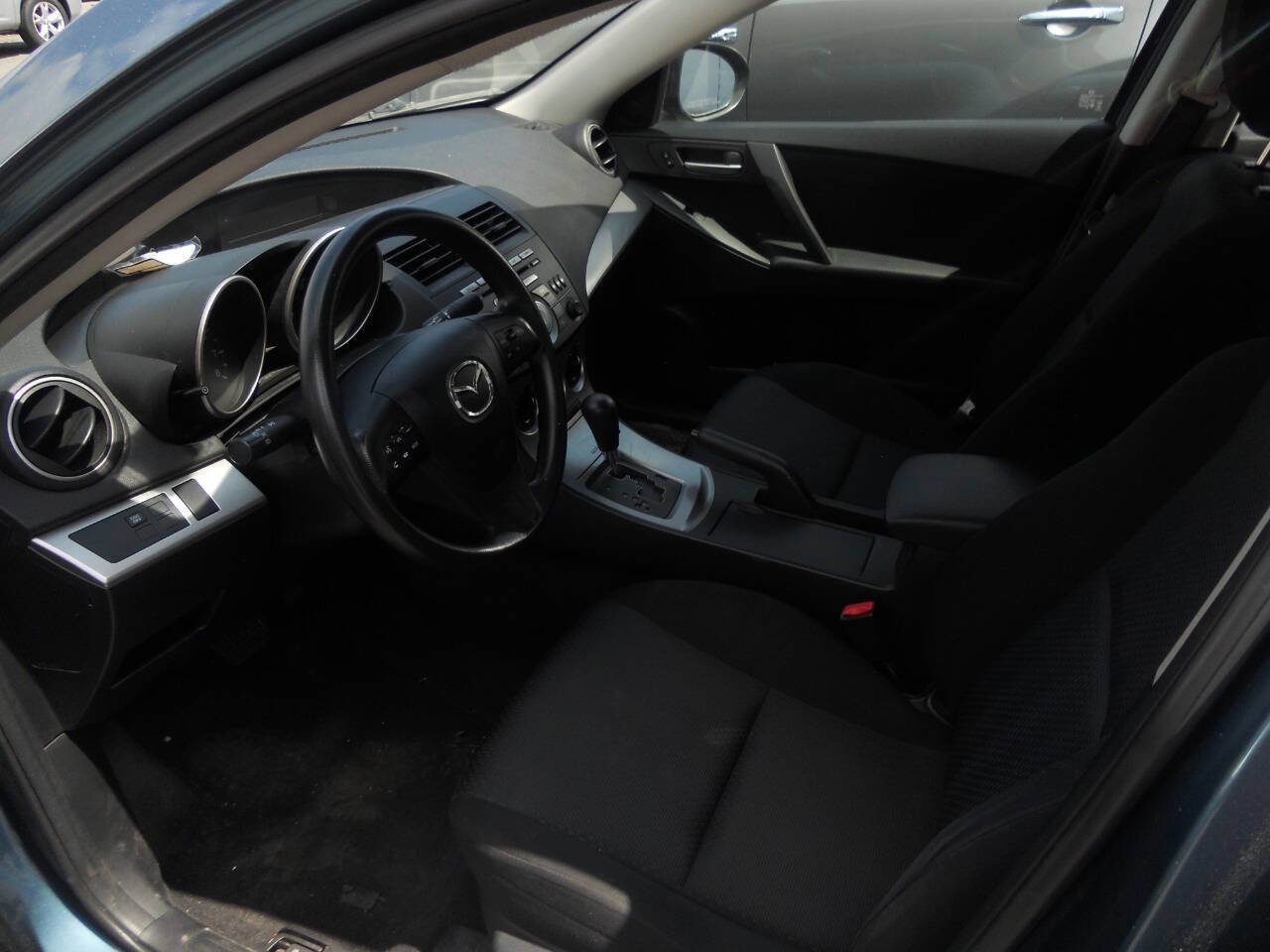 Used 2010 MAZDA MAZDA3 i Touring image 5