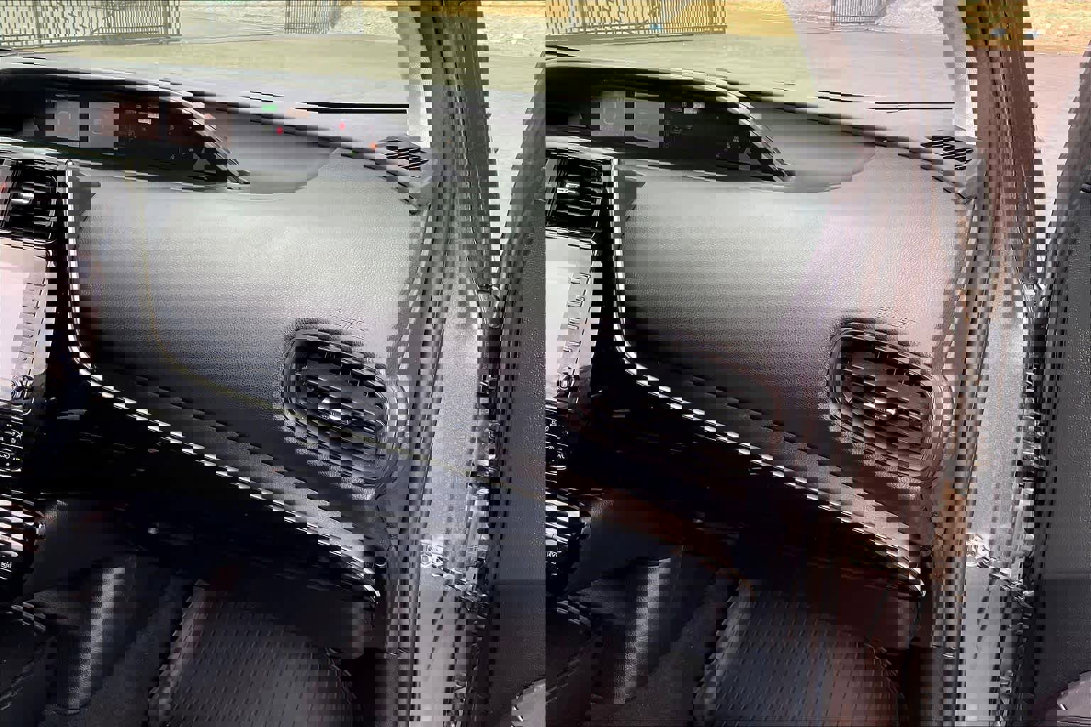 Used 2021 Toyota Prius L Eco image 19