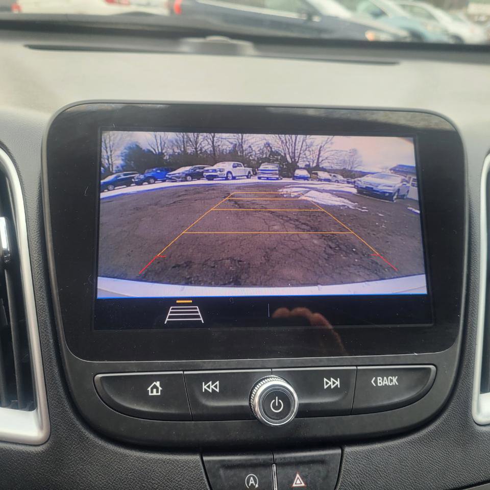 Used 2020 Chevrolet Malibu LS image 16