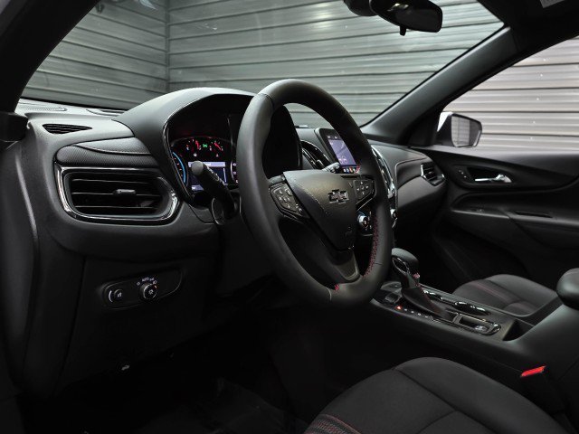 Used 2023 Chevrolet Equinox RS FWD image 11