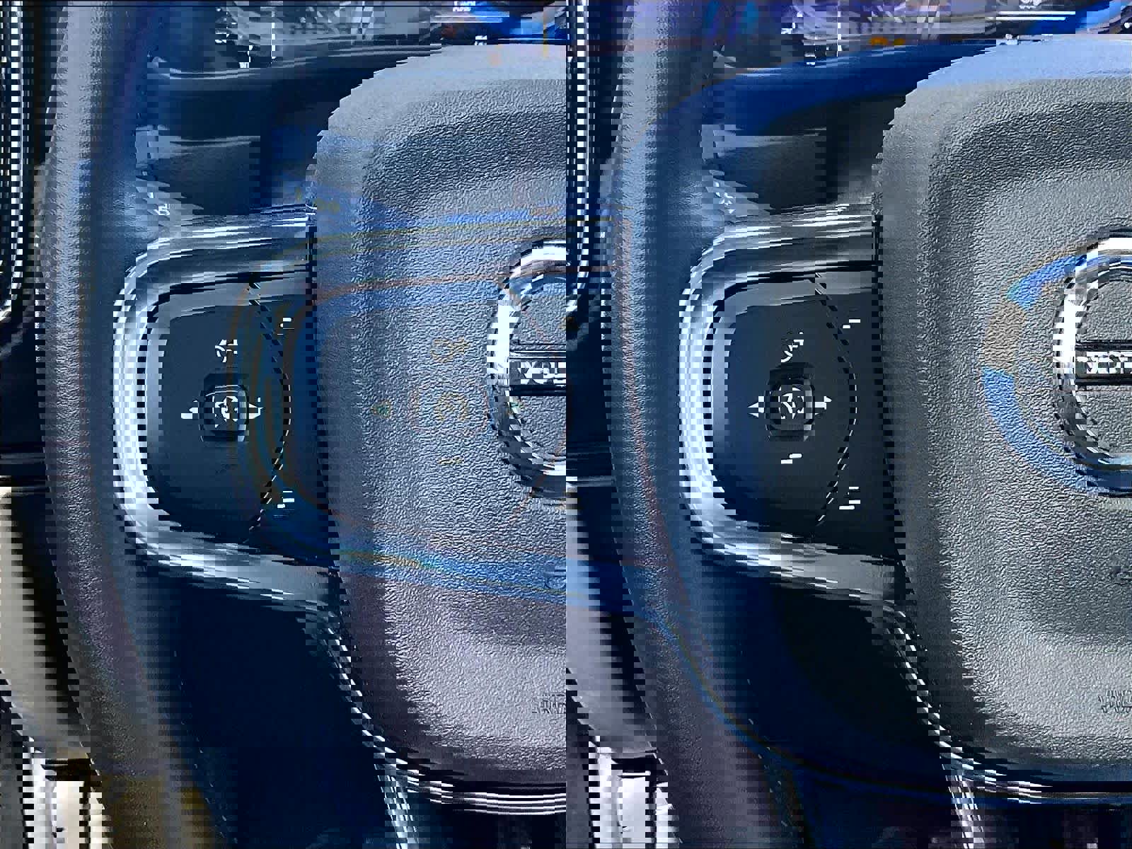 Used 2022 Volvo C40 P8 Recharge Ultimate image 21