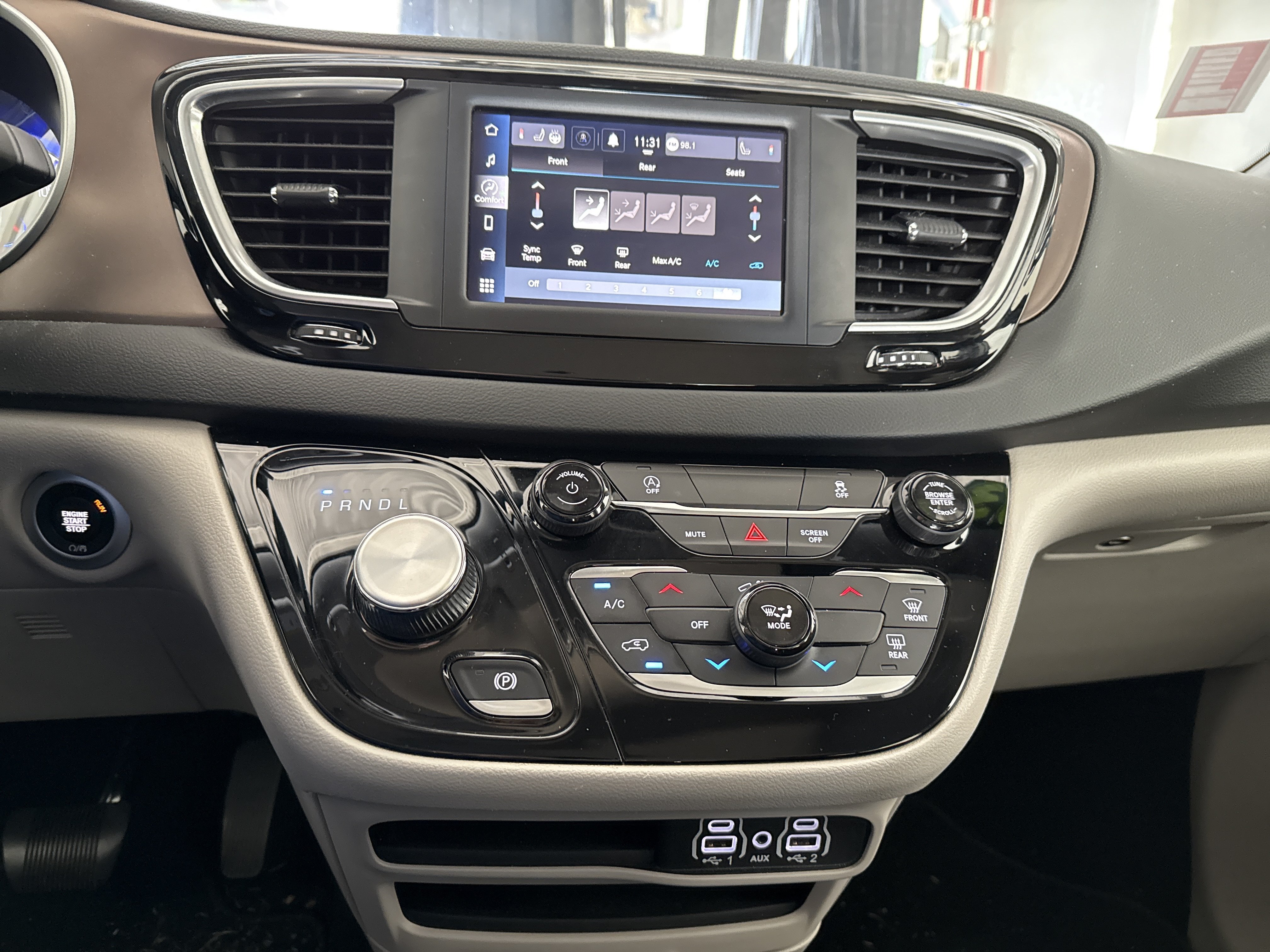 Used 2023 Chrysler Voyager LX FWD image 24