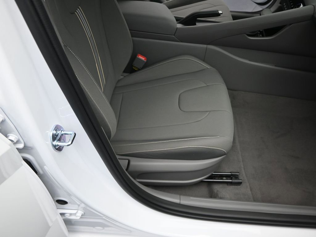 Used 2025 Hyundai Elantra Sport image 34