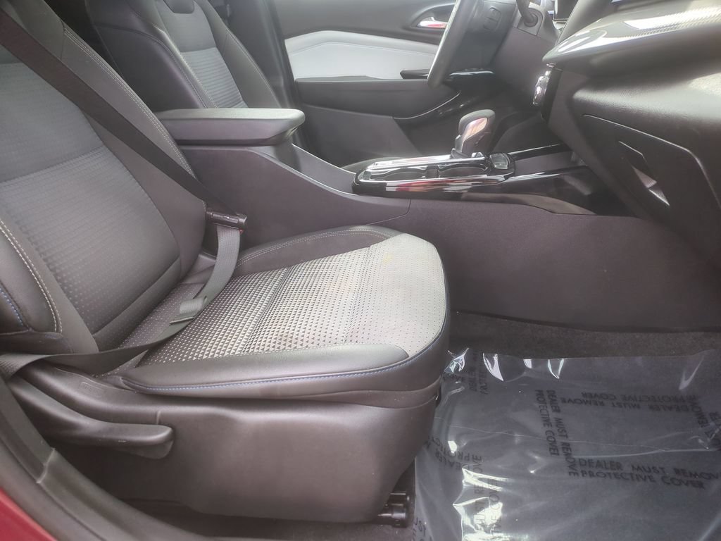 Used 2024 Chevrolet Trax LT FWD image 18