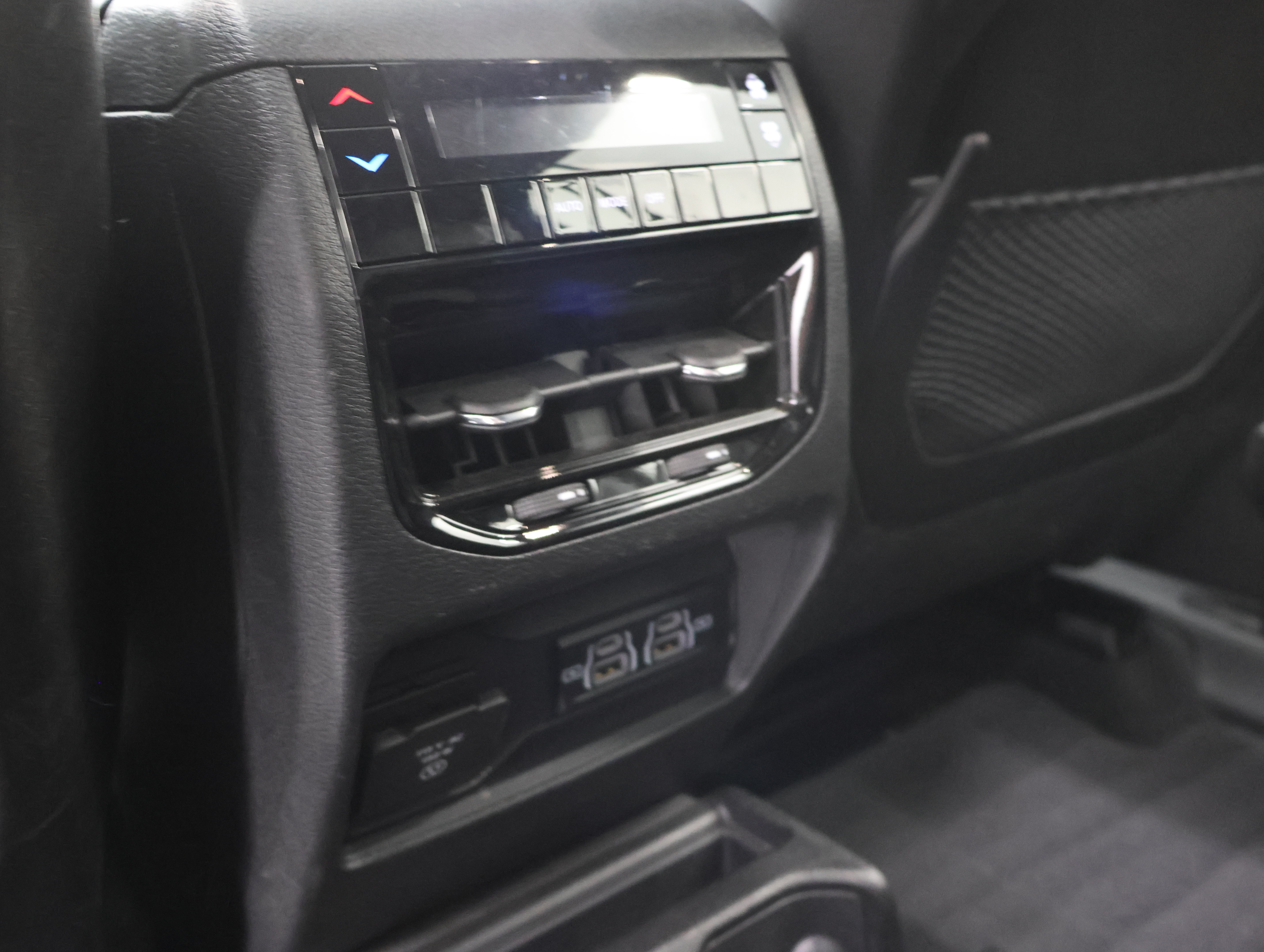Used 2025 Jeep Grand Cherokee L Altitude AWD/4WD image 37
