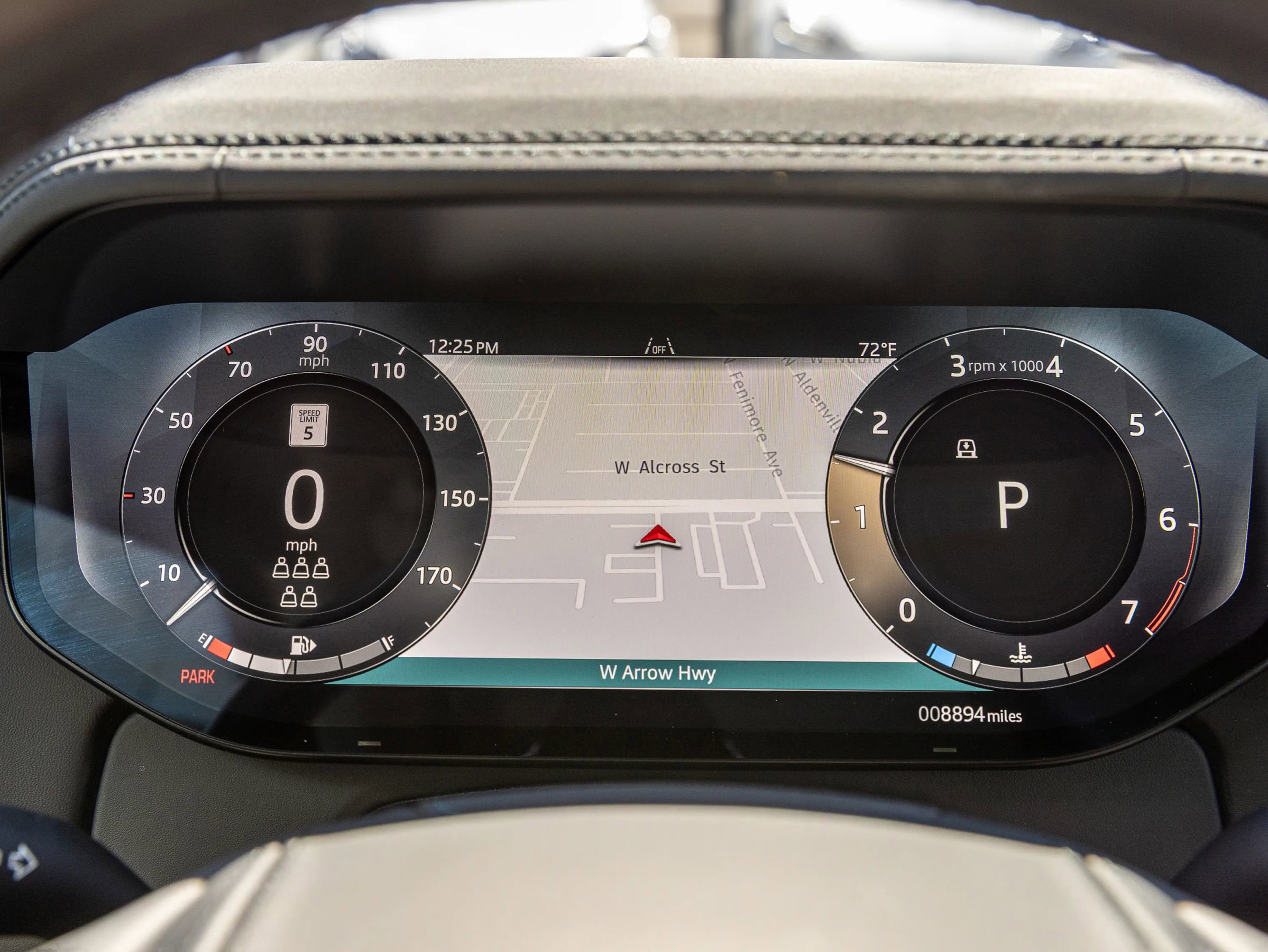 Used 2025 Land Rover Range Rover Long Wheelbase SE image 15