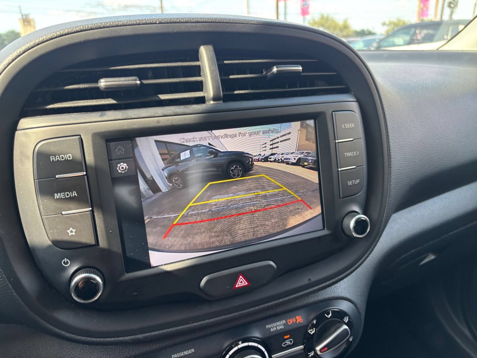 Used 2025 Kia Soul LX w/ LX Technology Package FWD image 18