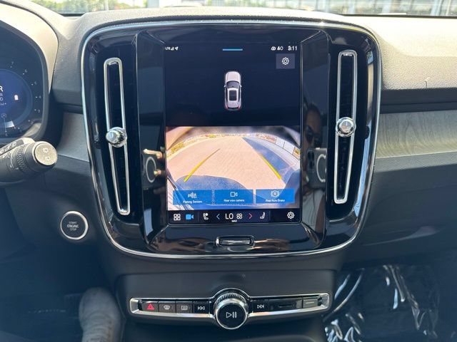 Certified 2025 Volvo XC40 B5 Core AWD/4WD image 25