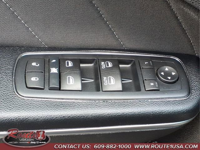 Used 2015 Dodge Charger SXT image 25