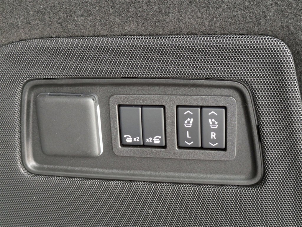 Used 2025 Cadillac Escalade Sport w/ Touring Package image 12