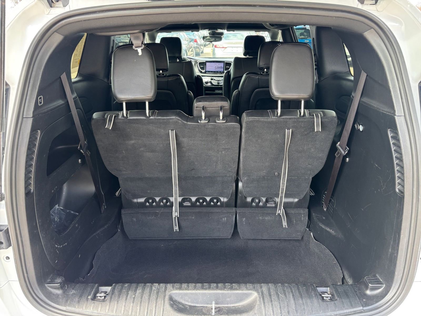 Used 2025 Chrysler Pacifica Select image 34