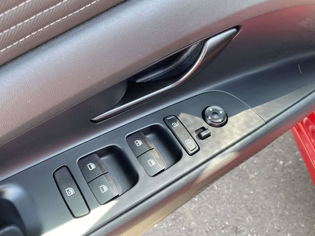 Certified 2025 Hyundai Elantra Sport image 14