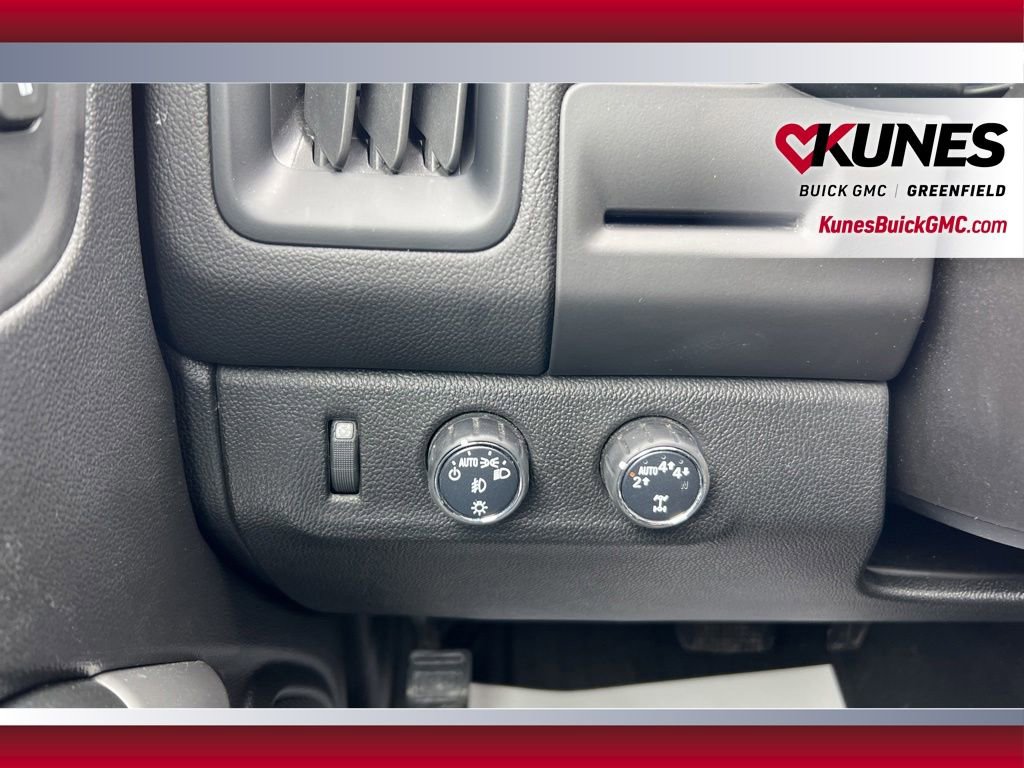 Used 2018 Chevrolet Colorado LT w/ LT Convenience Package AWD/4WD image 24
