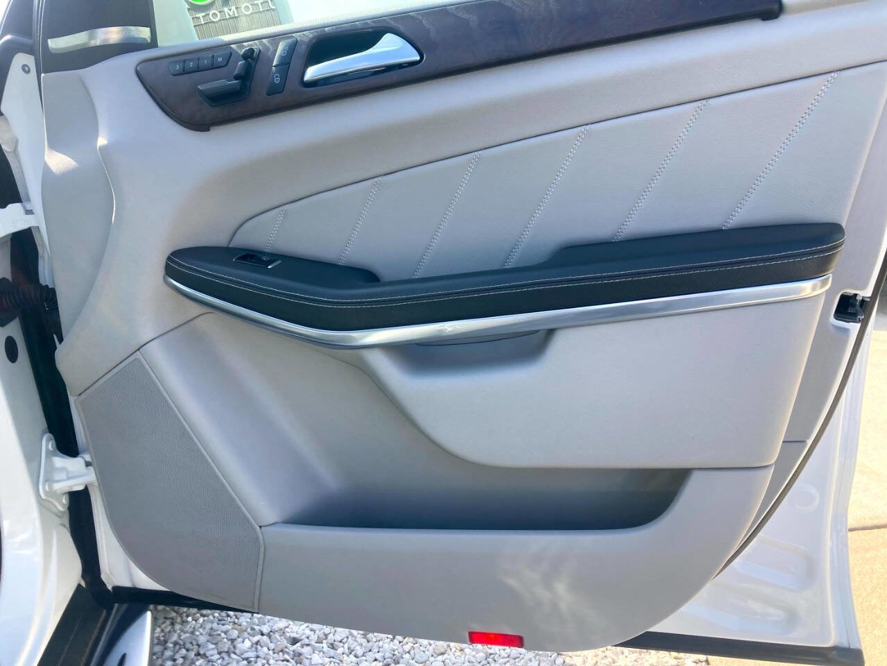 Used 2015 Mercedes-Benz GL 550 4MATIC image 14