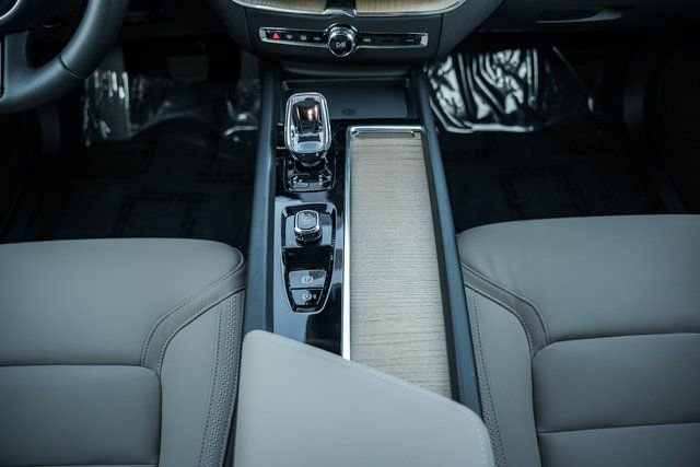 New 2026 Volvo XC60 B5 Plus w/ Climate Package image 28