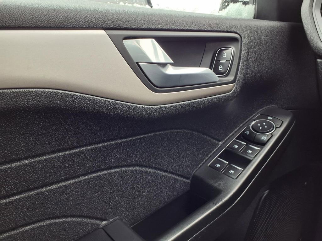 Used 2022 Ford Escape SEL image 19