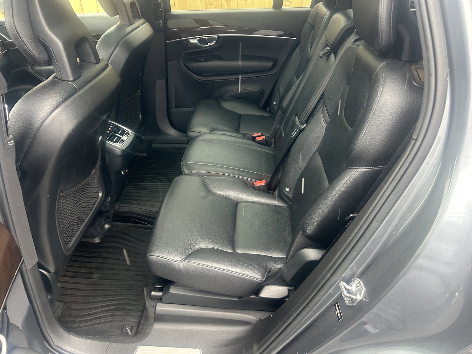 Used 2016 Volvo XC90 T6 Momentum w/ Momentum Plus Package AWD/4WD image 27