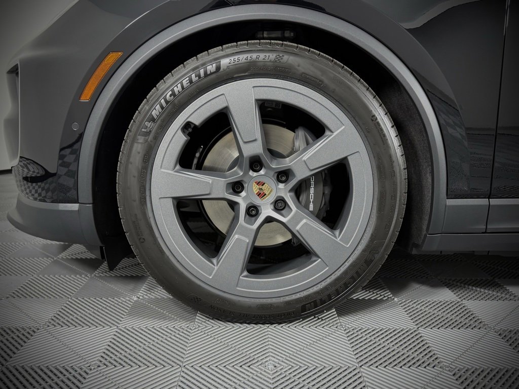 New 2025 Porsche Macan 4 Electric image 14