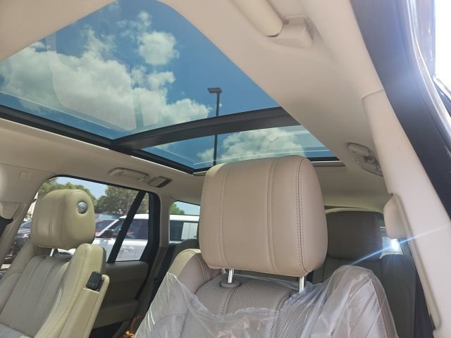 Used 2016 Land Rover Range Rover HSE AWD/4WD image 2