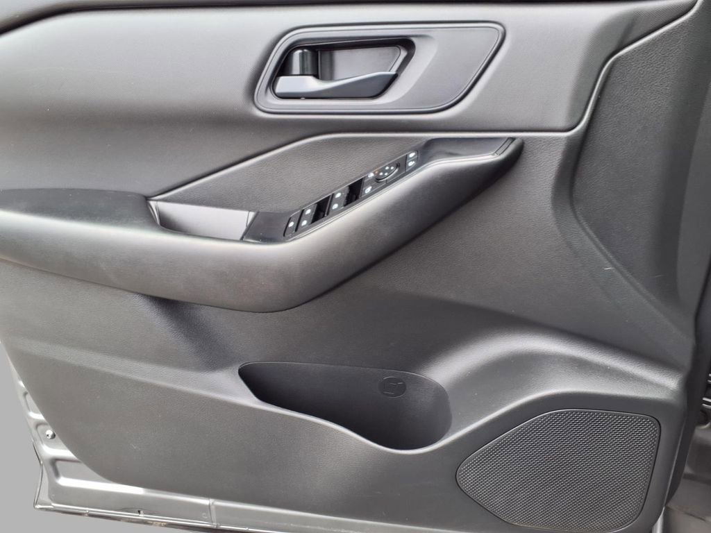 Certified 2024 Nissan Rogue S image 18