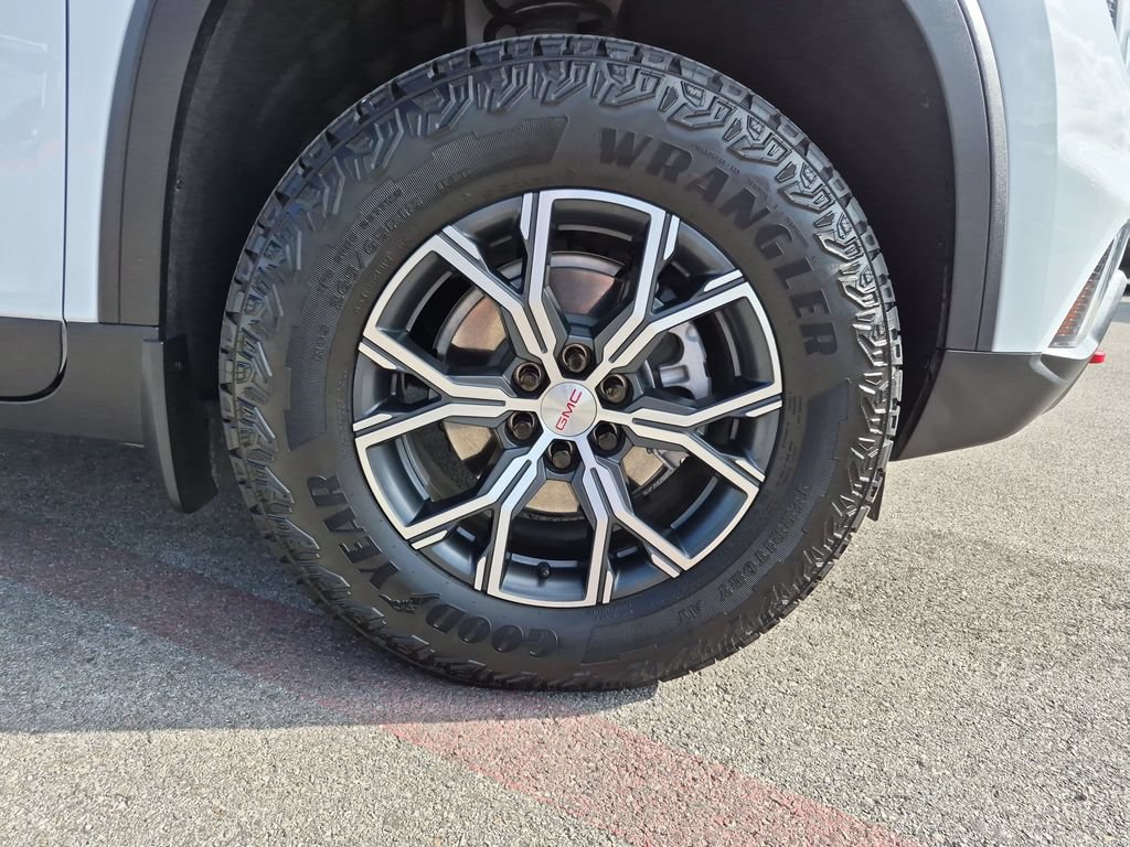 Used 2026 GMC Acadia AT4 w/ Luxury Package AWD/4WD image 17