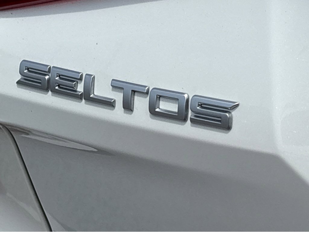 Used 2023 Kia Seltos S w/ Navigation Package FWD image 18
