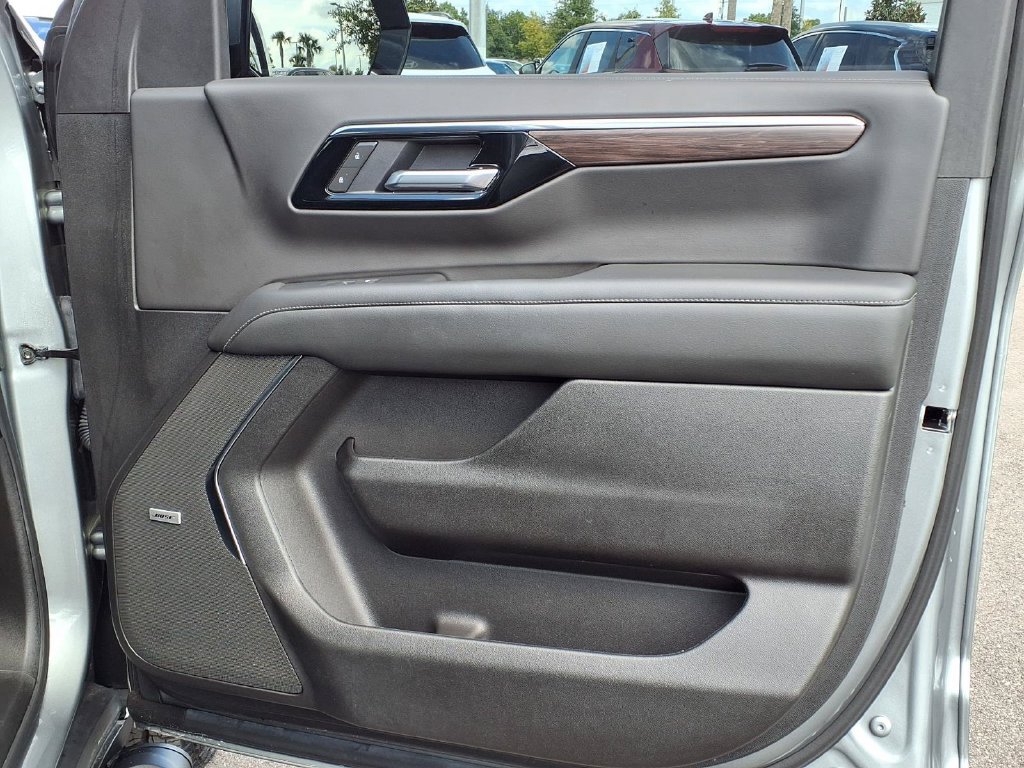 Used 2026 Chevrolet Suburban Z71 w/ Comfort Package AWD/4WD image 13