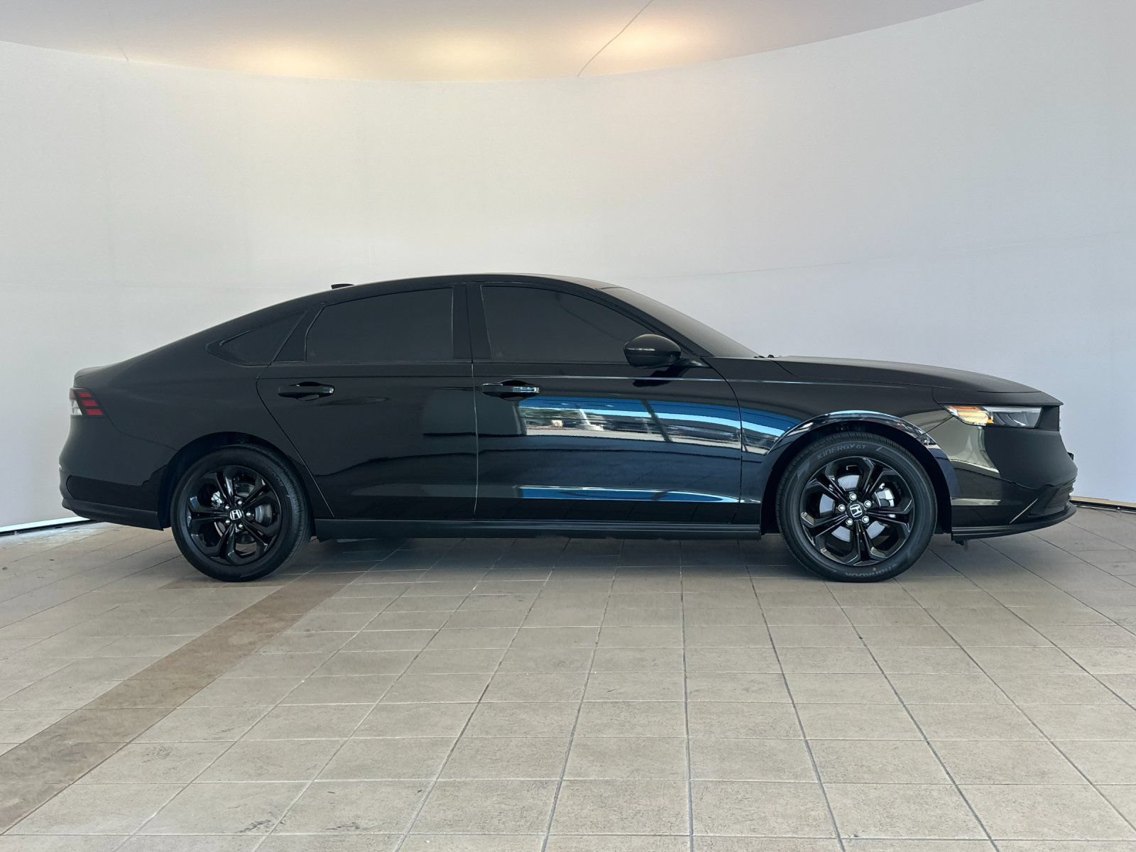 Used 2025 Honda Accord SE image 7
