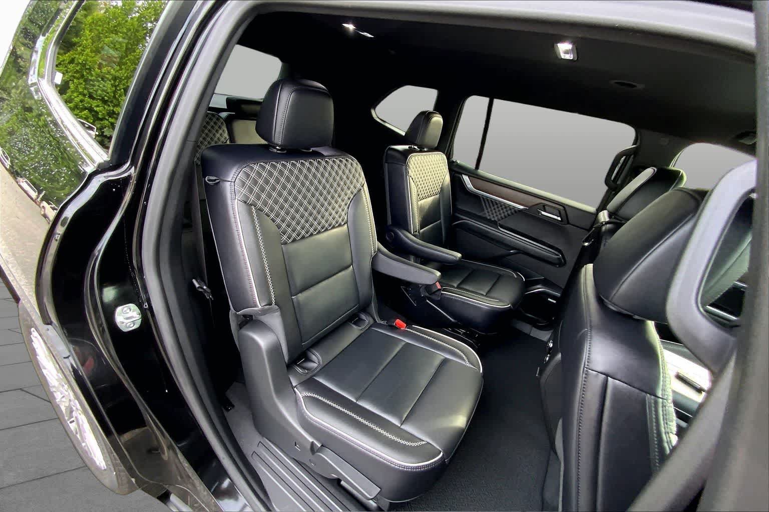 Used 2025 GMC Acadia Denali FWD image 19