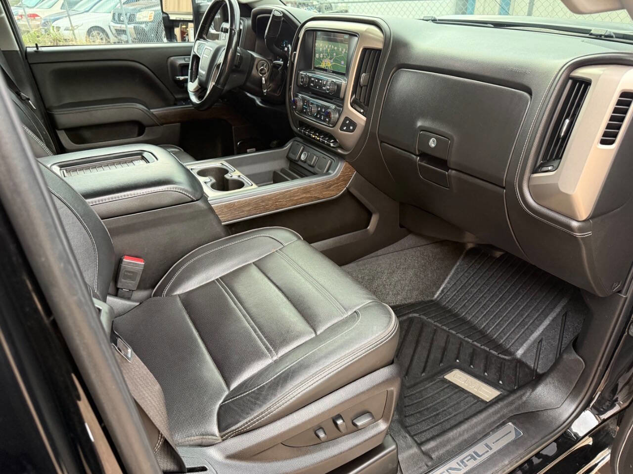 Used 2019 GMC Sierra 2500 Denali w/ Duramax Plus Package AWD/4WD image 21