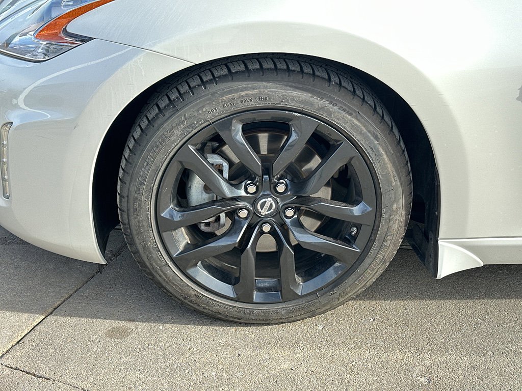 Used 2016 Nissan 370Z Touring image 3