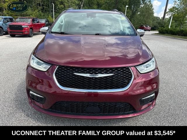 Used 2023 Chrysler Pacifica Limited w/ Uconnect Theater Family Group FWD image 2
