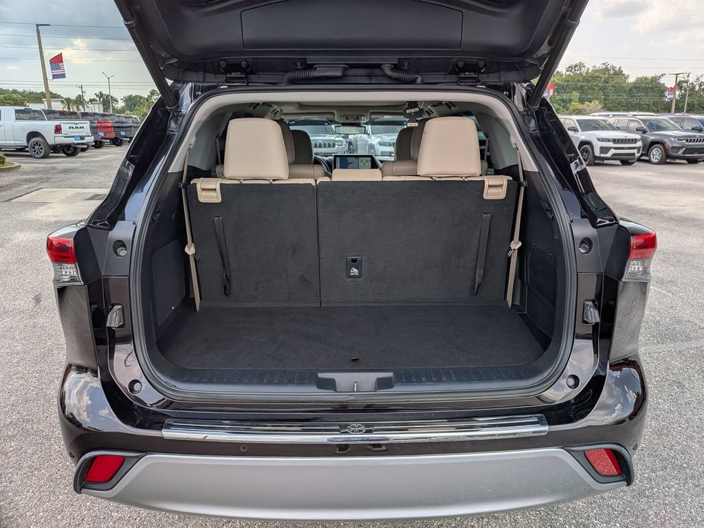 Used 2021 Toyota Highlander Platinum FWD image 29