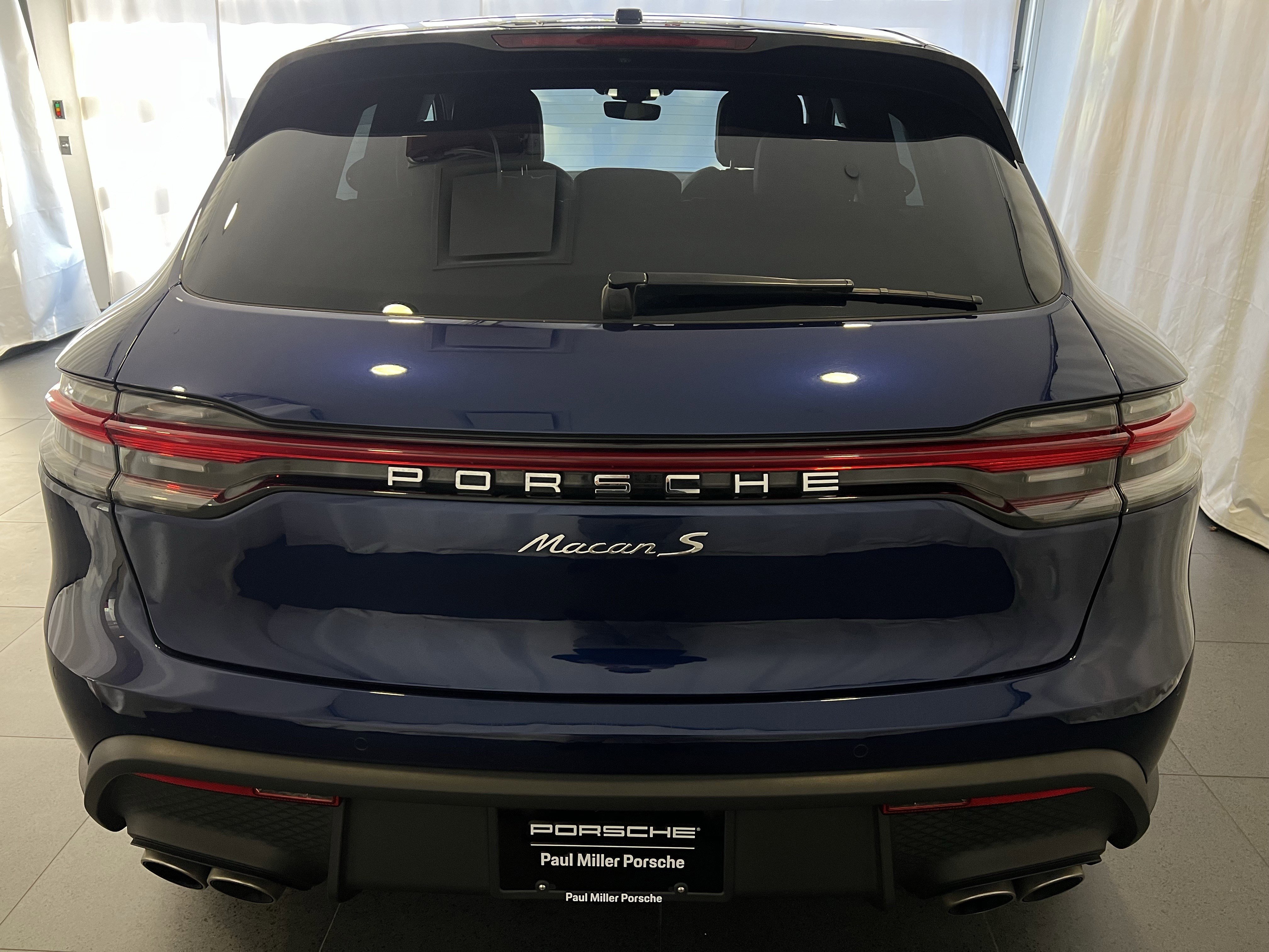 Certified 2023 Porsche Macan S image 8