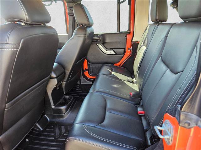 Used 2015 Jeep Wrangler Unlimited Sahara w/ Connectivity Group image 19