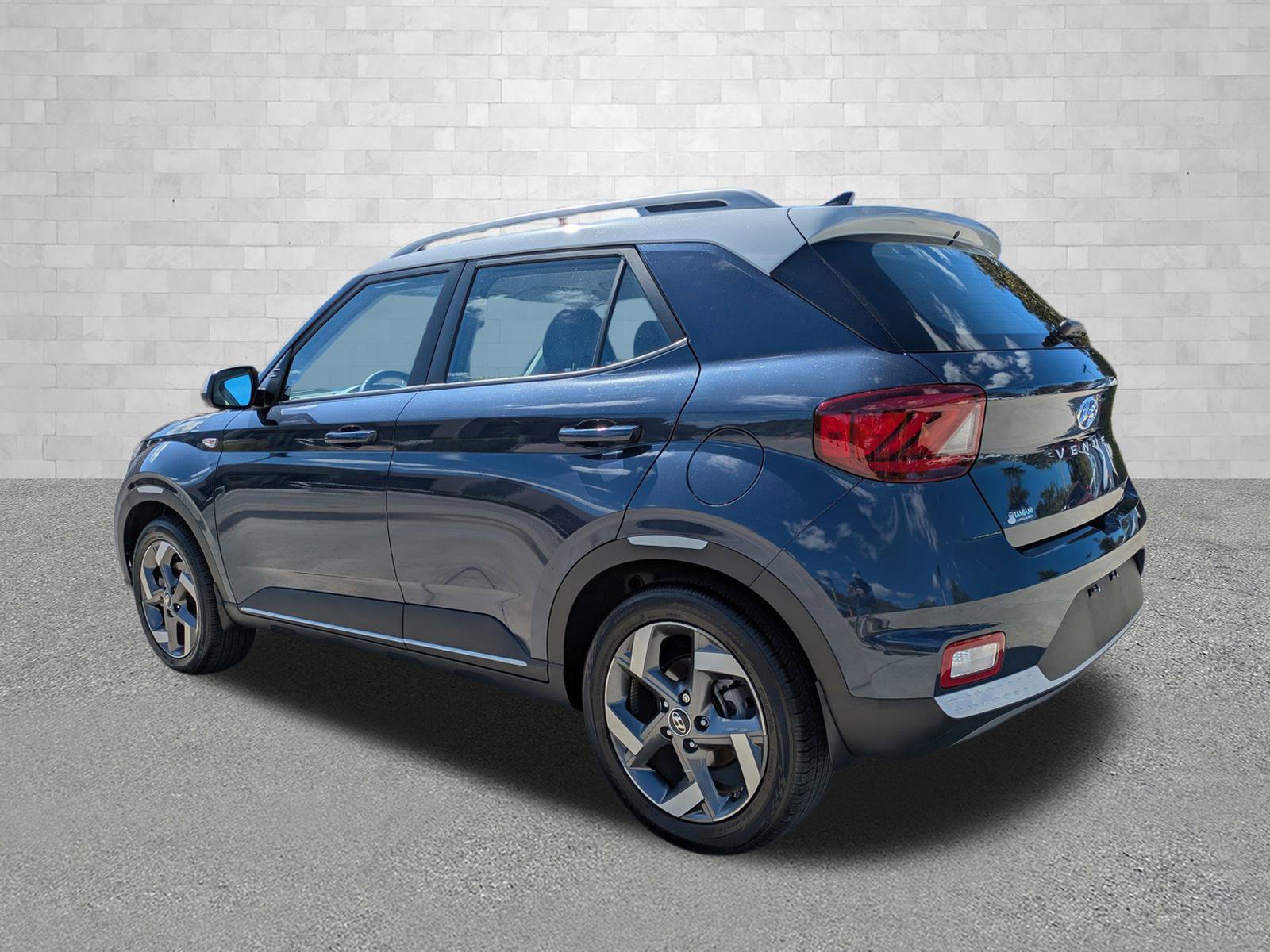 Used 2021 Hyundai Venue w/ Cargo Package image 4