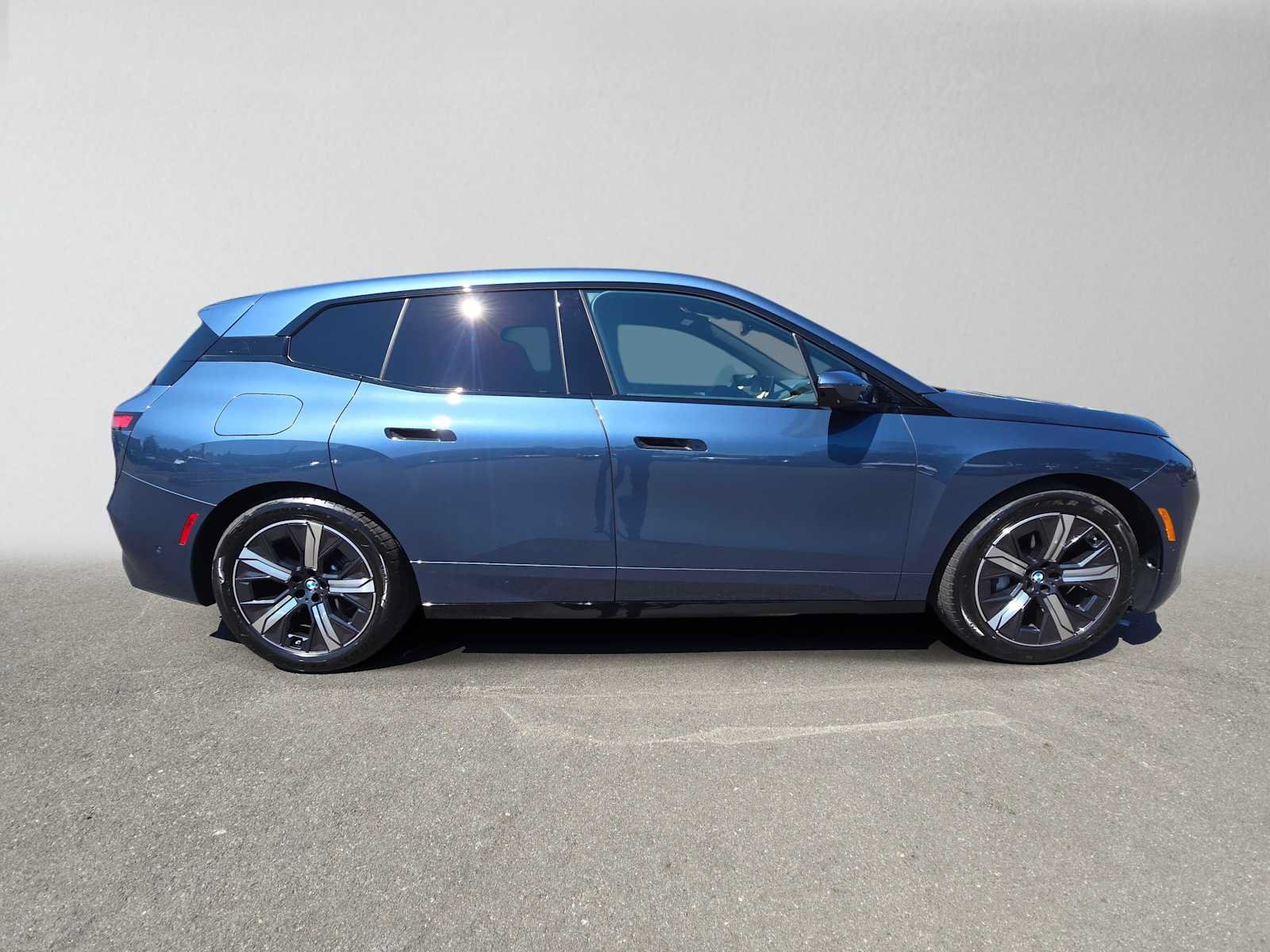 Used 2026 BMW iX xDrive45 AWD/4WD image 2