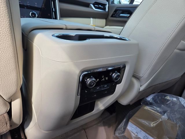New 2026 GMC Yukon XL Denali w/ Denali Reserve Package AWD/4WD image 9
